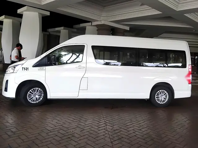 Unidad Van · Hiace / Urvan de CYBA Travel